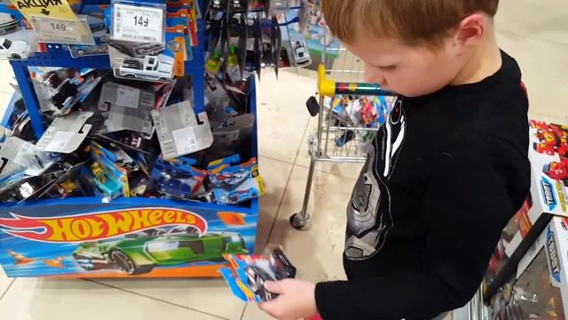 ДЕТСКИЙ МИР машинки HOT WHELLS. Выбираем, покупаем и распаковываем!