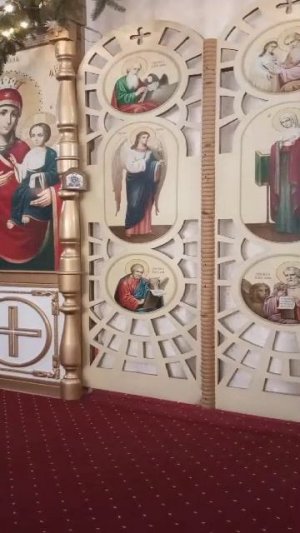 Божественная служба  в  храме Святой Троицы