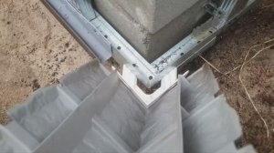 Как установить и крепить фасадные панели Дёке для наружной отделки цоколя к обрешётке фундамента