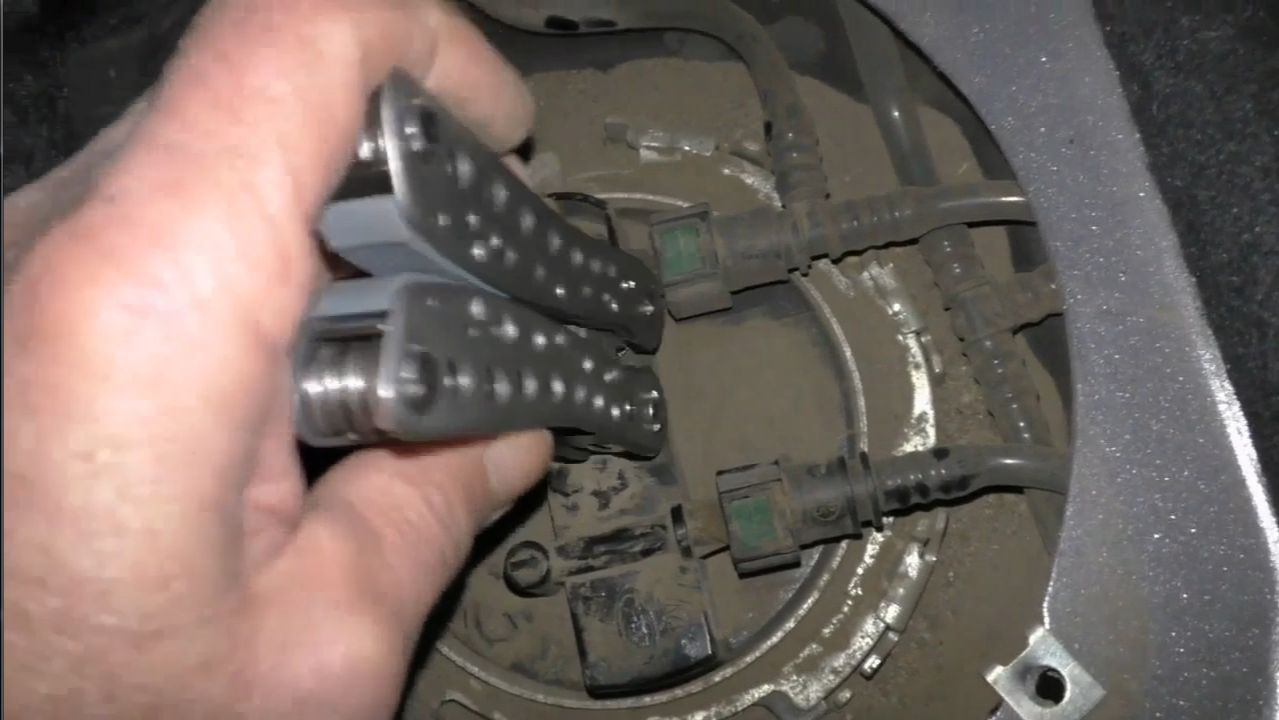 Двигатель завёлся и сразу заглох На морозе надо действовать быстро и хорошо когда есть что применить смотреть онлайн