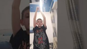 делаю задания от зрителей но сгантелями