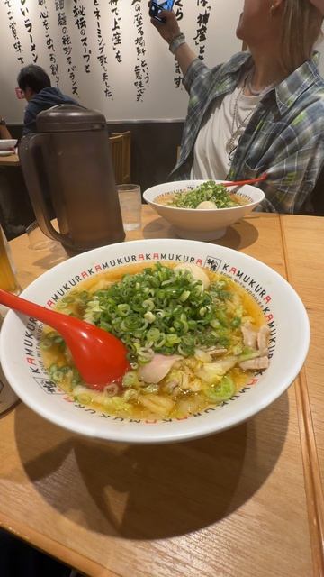 Японский рамен — это не просто суп, а сложное блюдо, где каждый элемент доведен до совершенства смотреть онлайн