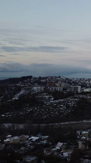 В этом году в Сочи и Абхазии ранняя и очень снежная зима для Черноморского побережья ❄️