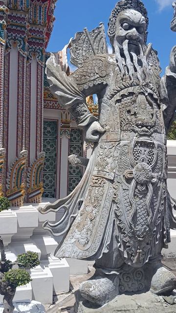 Почему сюда возвращаются трижды Лежащий Будда, который не спит: тайна 108 ступней