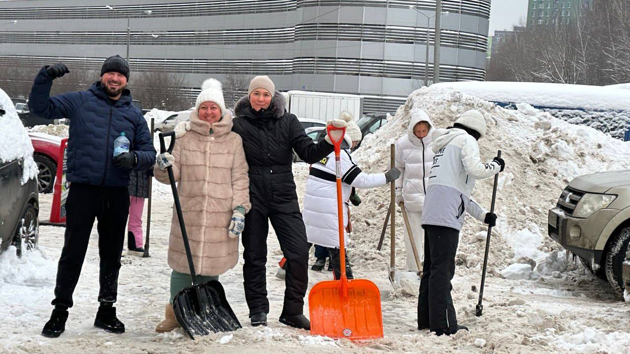 Жители д. №24 ул. Колпакова помогли коммунальным службам смотреть онлайн