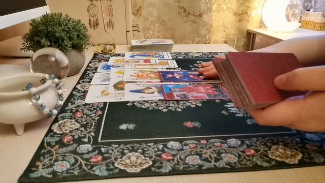 Выйдет ли он на связь с вами, хочет ли встречи. Онлайн гадание смотреть онлайн