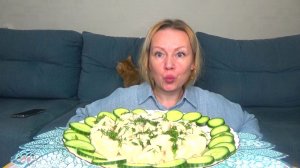 Мукбанг пельмени со сметаной и зеленью.Еда вкуснота.