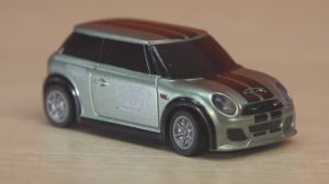 Самая маленькая радиоуправляемая машинка в мире