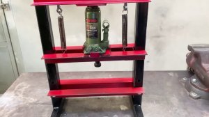 Пресс из гидравлического домкрата