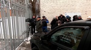 Появились кадры обстановки у дома Долиной в Хамовниках.