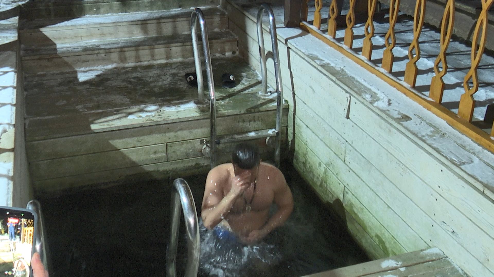 Cотни верующих окунулись в крещенские купели Анапы смотреть онлайн