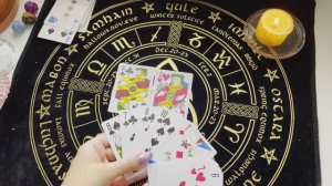 Что или кто мешает вашим отношениям? Гадание на игральных картах