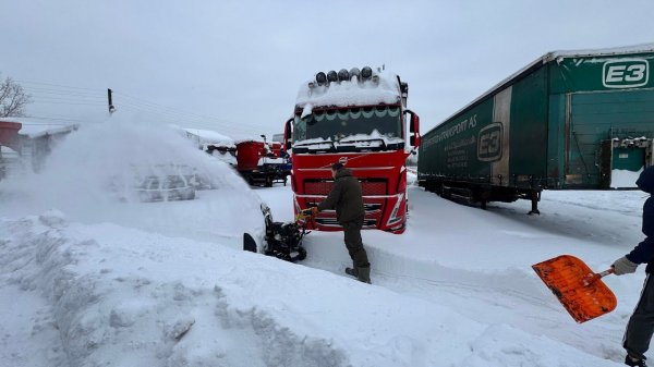 СПАСАЕМ VOLVO ИЗ СНЕЖНОГО ПЛЕНА,ПОДГОТОВКА К РАБОТЕ