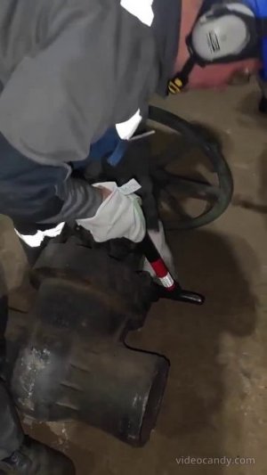 Динамическая кувалда и Ключ-держатель. Ослабление закрученных гаек. Сапплай Групп Урал.