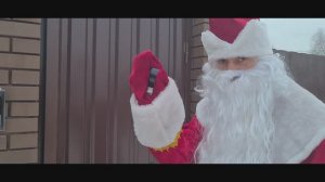 Дед мороз в новогоднюю ночь принёс подарки, радиоуправляемую машинку трансформер.