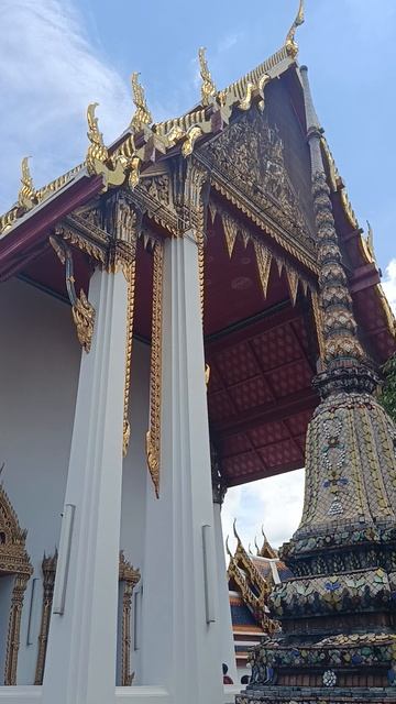 Ты пришёл посмотреть. А ушёл — услышав себя Лежащий Будда, который не спит: тайна 108 ступней