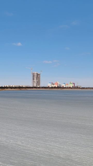 Мойнакское озеро замёрзло.