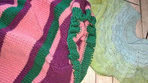 Вязовлог 2/26. Основная часть платья связана, а кардиган кажется будет готов уже скоро 💥