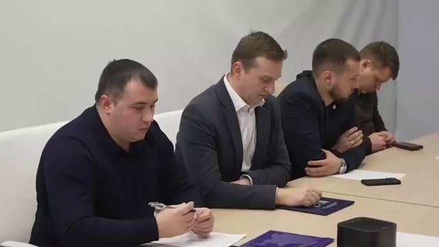 В режиме ЧС круглосуточно делаем все для восстановления электроснабжения и помощи жителям в кризи... смотреть онлайн