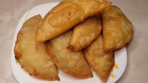 Чебуреки как в чебуречной с очень сочной начинкой из мяса, пузырчатым, тонким и хрустящим тестом