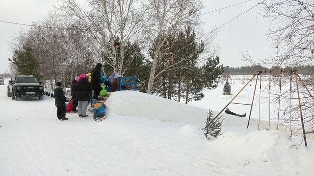 Ледовый восторг: в селе Великокнязевка возвели огромную горку смотреть онлайн