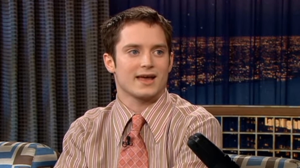 Элайджа Вуд близок со своими собратьями-хоббитами | «Поздний вечер с Конаном О’Брайеном» смотреть онлайн