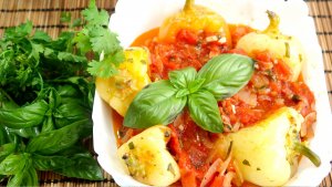 Жареный сладкий перец в томатном соусе