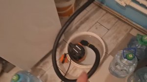 Загоняем воду в систему отопления частного дома в контур 2-го этажа.