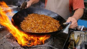 Чар квай тео (Char Kway Teow) с утиными яйцами из Малайзии