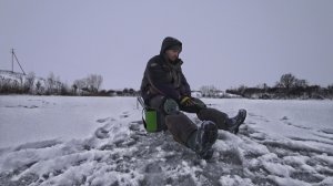 ЗИМНЯЯ РЫБАЛКА НА ОКУНЯ Рыбалка в январе 2026