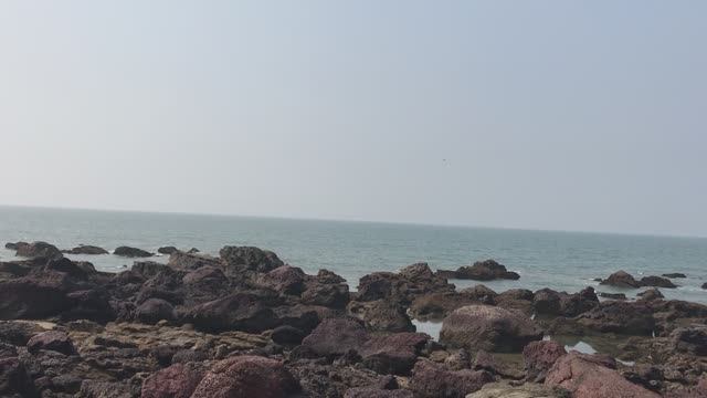 Гоа, рынок в Арамболе, пляж и скалы смотреть онлайн