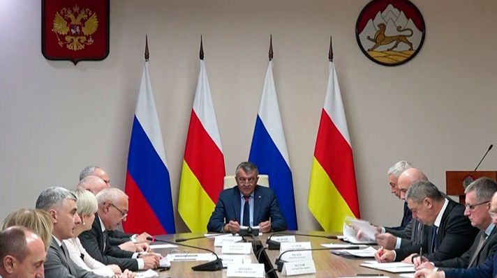 Сергей Меняйло провёл еженедельное аппаратное совещание смотреть онлайн