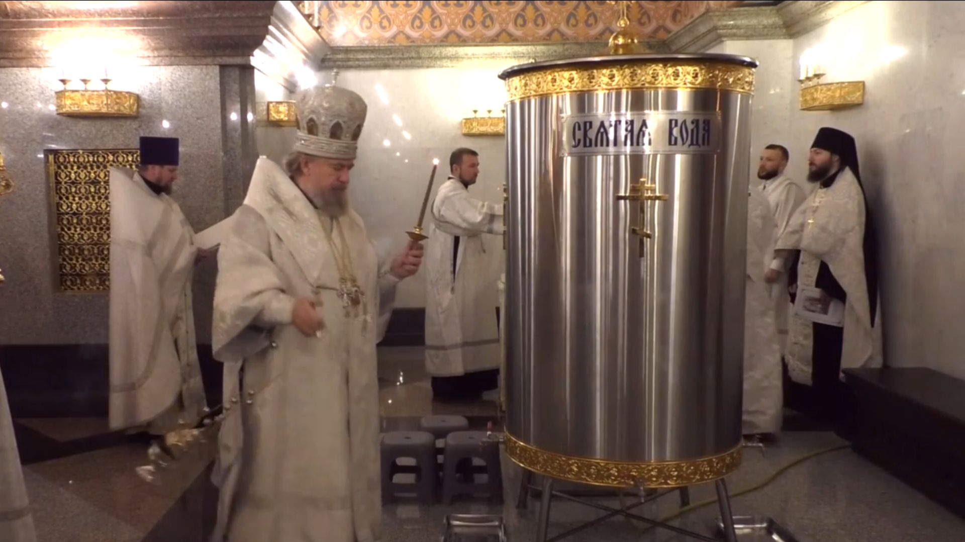 В Магадане прошел чин великого освящения воды смотреть онлайн