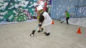 Фрагмент спортивного развлечения "Снеговичок-казачок" с детьми 5-6 лет.