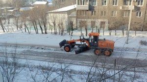 Улан-Удэ минус 29 уборка снега с  проезжей части дороги 1 серия