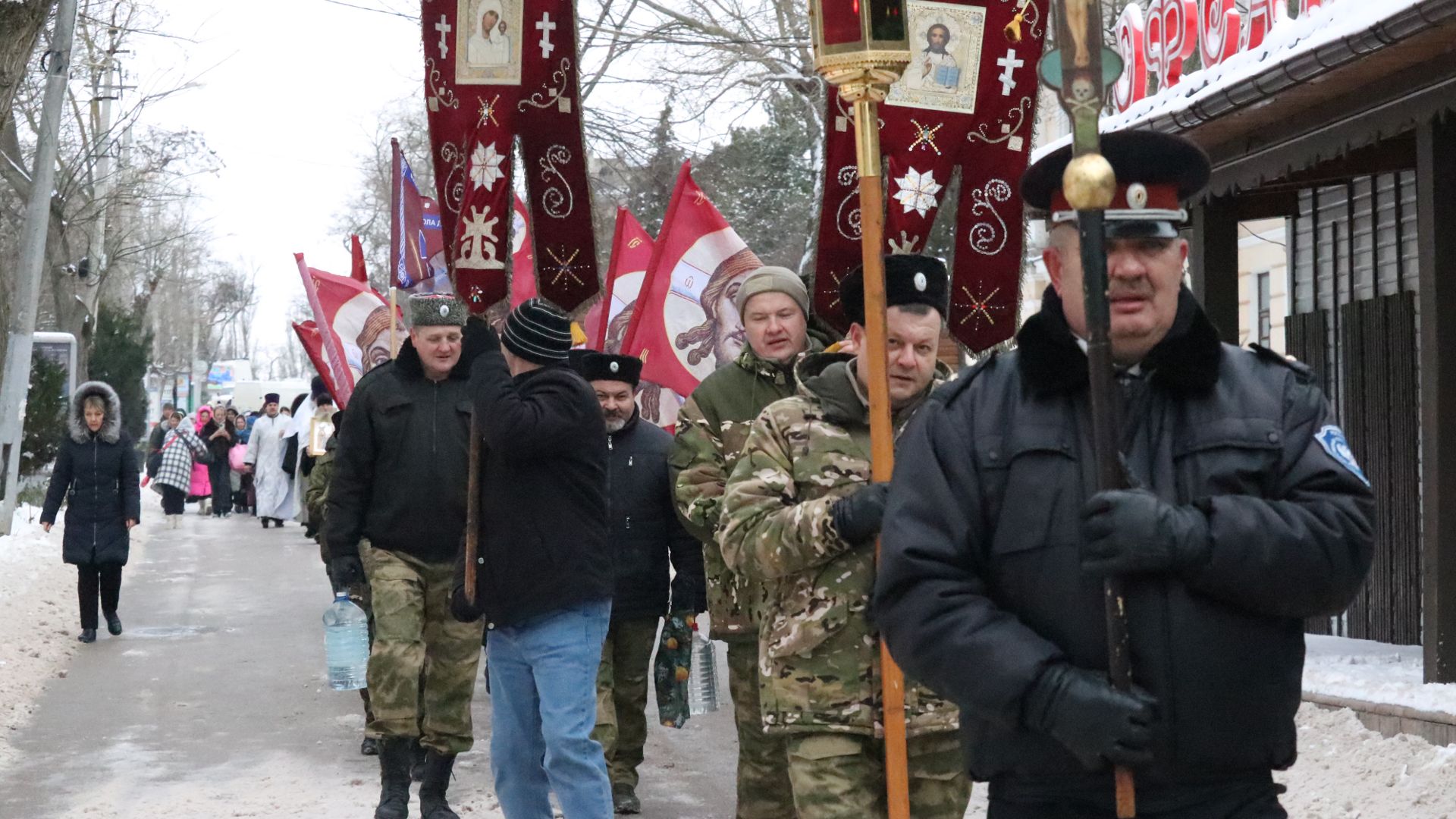 В Феодосии состоялся Крестный ход и освящение вод Феодосийского залива смотреть онлайн