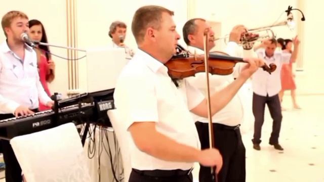 FRUMOASE IS NUNTILE IN COLXOZ💃💃💃