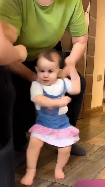 Учимся танцевать ИИ #дети #ребенок #танцыдлядетей