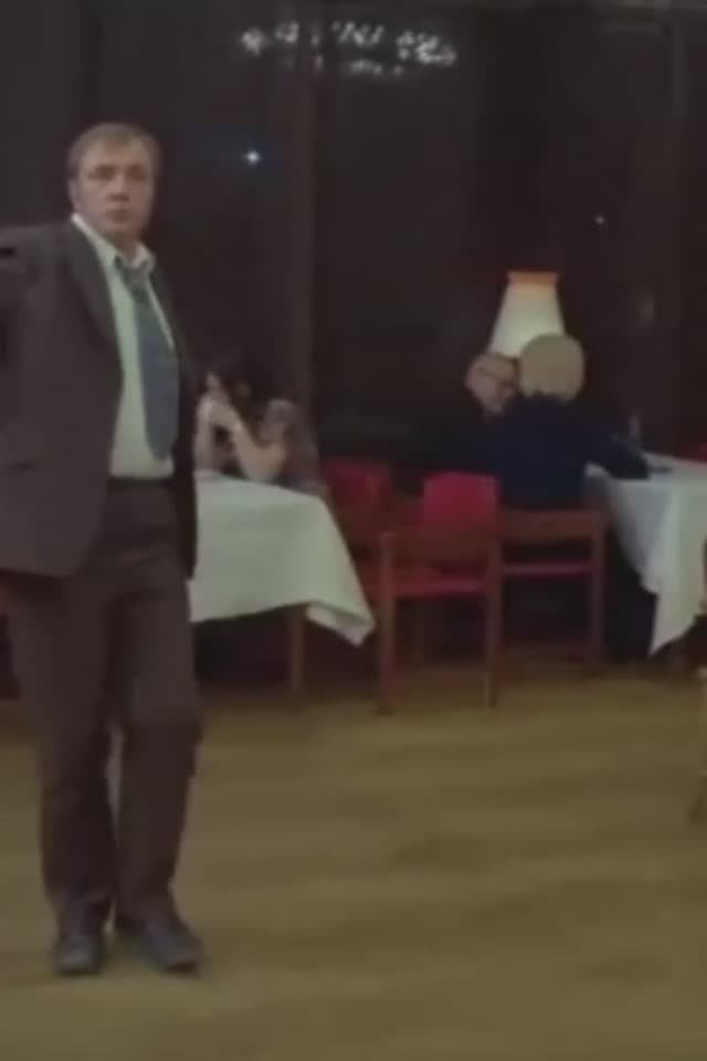 Афоня танцует в ресторане. смотреть онлайн