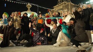 На "ГУМ-катке" состоялась акция благотворительного фонда "Жизнь в движении".