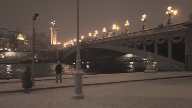 Прогулка по снежному Парижу 2026 ❄️ Елисейские поля в рождественских огнях смотреть онлайн