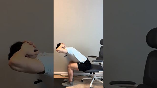 Разгибание позвоночника сидя на стуле