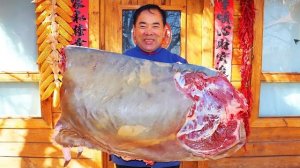 Гигантские ослиные ребрышки! Их готовят на медленном огне, пока они не отвалятся от костей! Китай