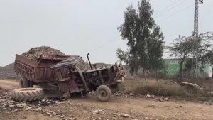 Пакистан Тяжелая нагрузка на тележку Разрушила ось трактора Механик быстро починил Tractor Mechanic