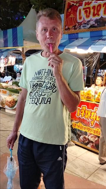 Мороженое на рынке,дегустируем. смотреть онлайн