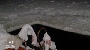 Александр Лукашенко,по примеру Путина,окунулся в проруби на Крещение!