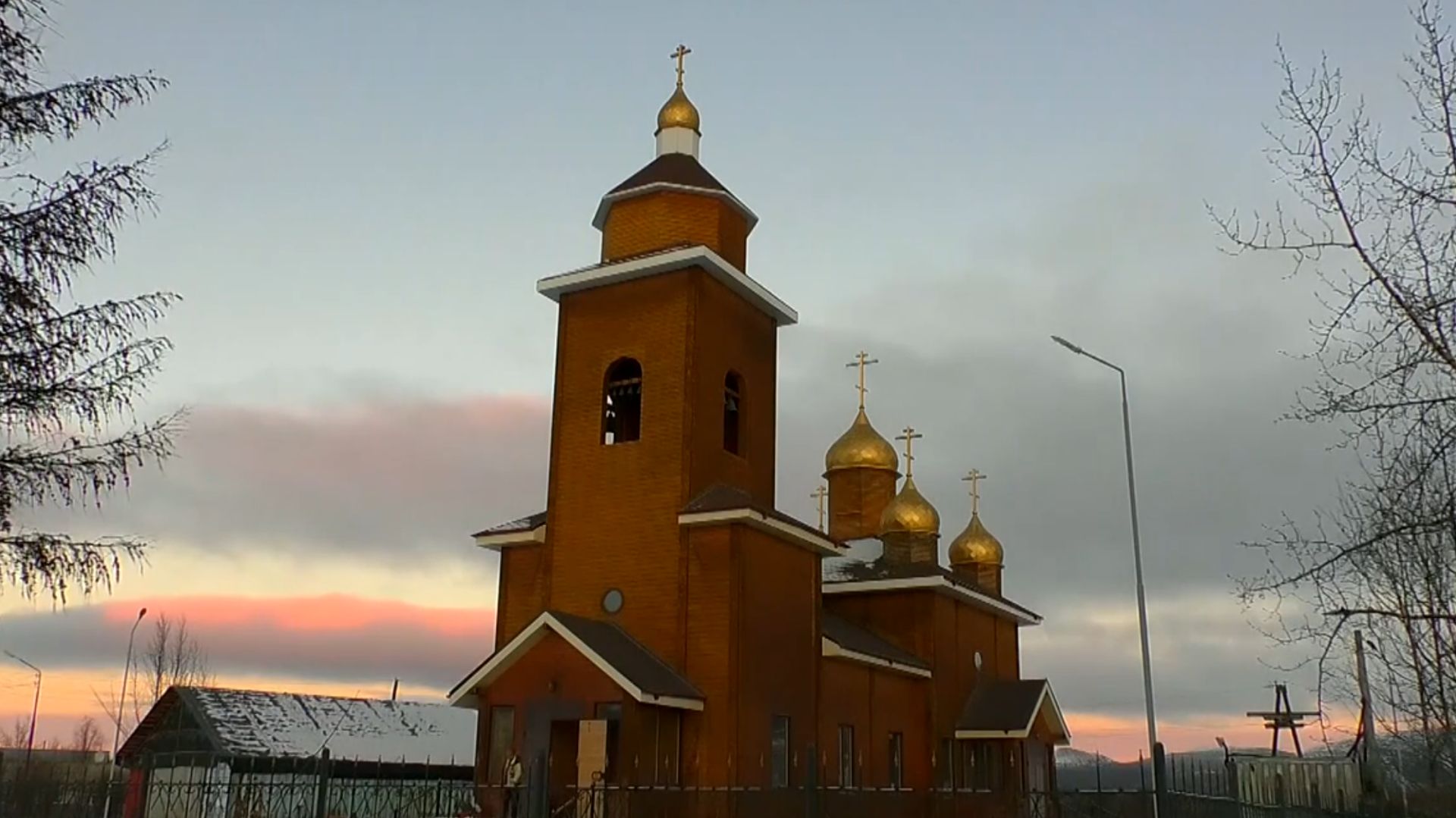 Без традиционного погружения в иордань отметили Крещение Господне в Омсукчане смотреть онлайн