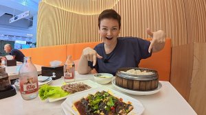 Мукбанг Вован объявил мне БОЙКОТ) Пробуем ИЗЫСКИ китайской кухни в ДЕШЕВОМ кафе в Паттайе! Ужин