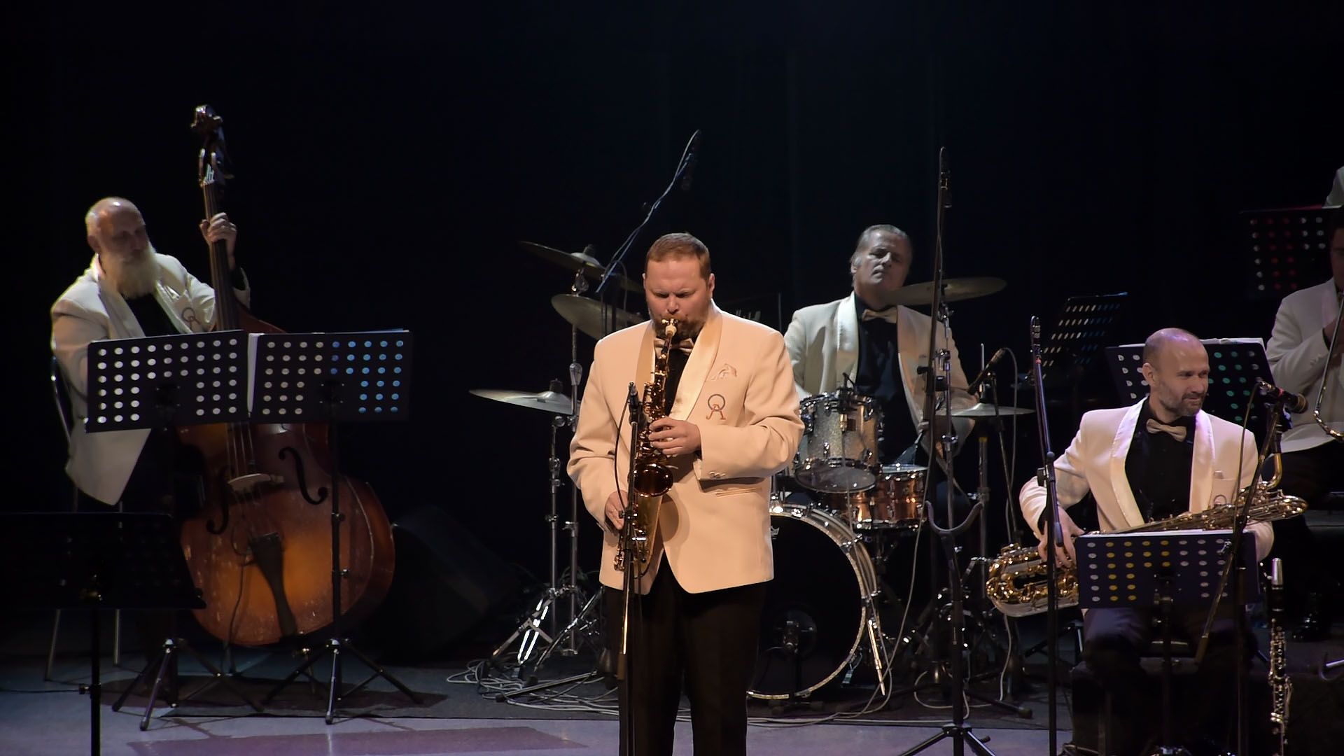 В конце октября - оркестр имени Олега Лундстрема