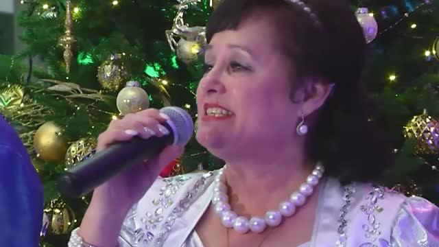 Народный коллектив "У околицы" "Новый год - чудесный праздник" (музыка и слова Ирины Скибиной) смотреть онлайн